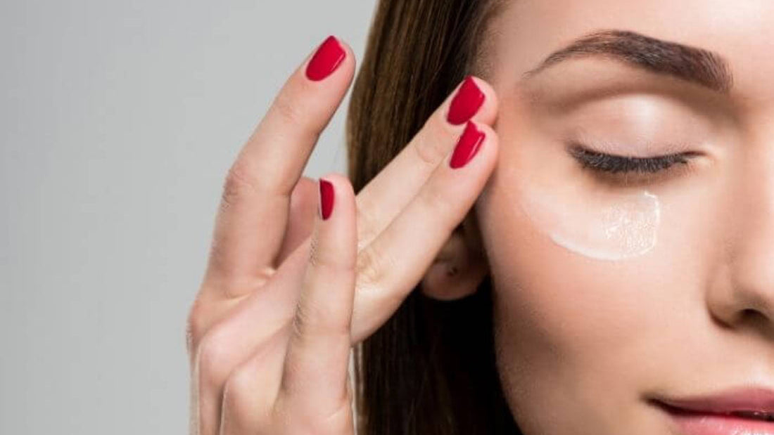 aplicación del Contorno de ojos energizante